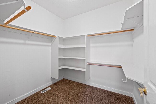 Building Photo - 143 Pine Lake Dr