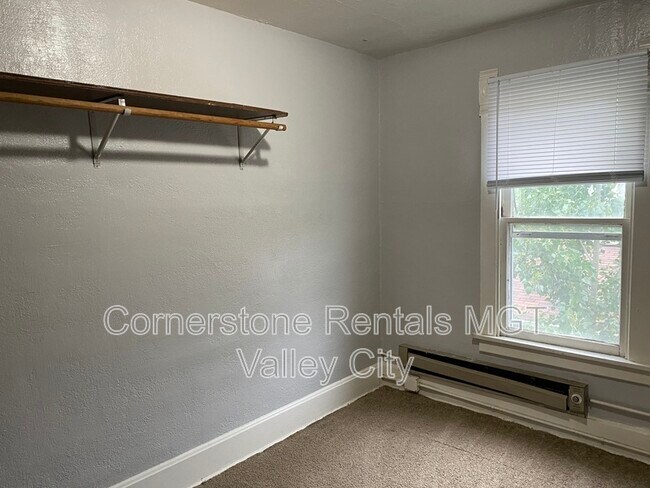 Building Photo - 205 3rd Ave SE