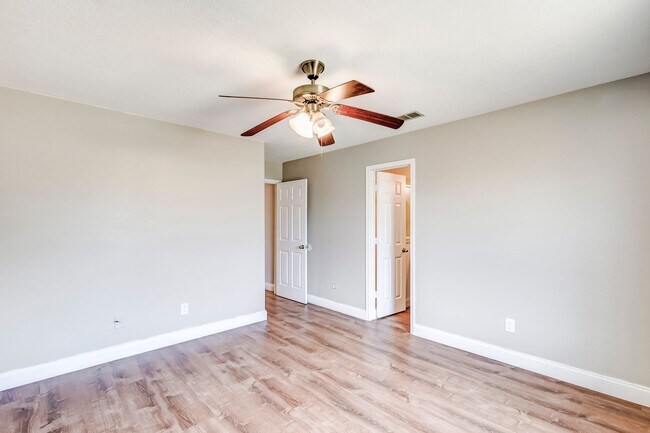 Building Photo - 2930 Saulsbury Dr