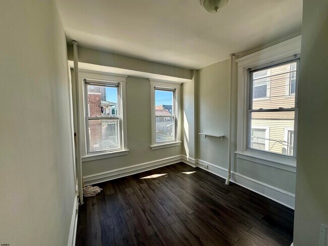 Building Photo - 3501 Ventnor Ave