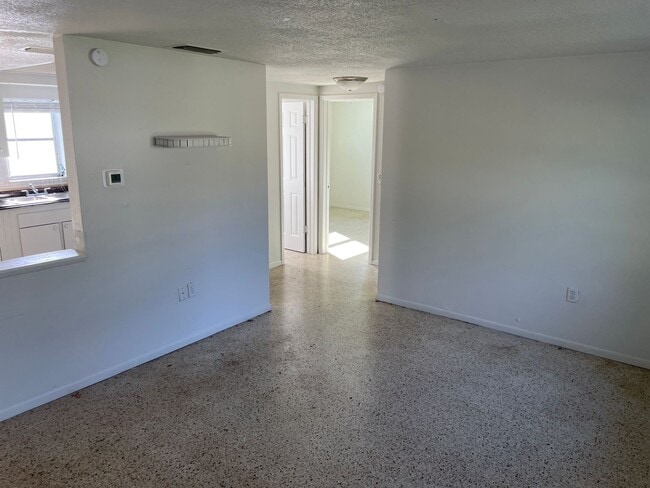 Building Photo - 2/1/1 New Port Richey