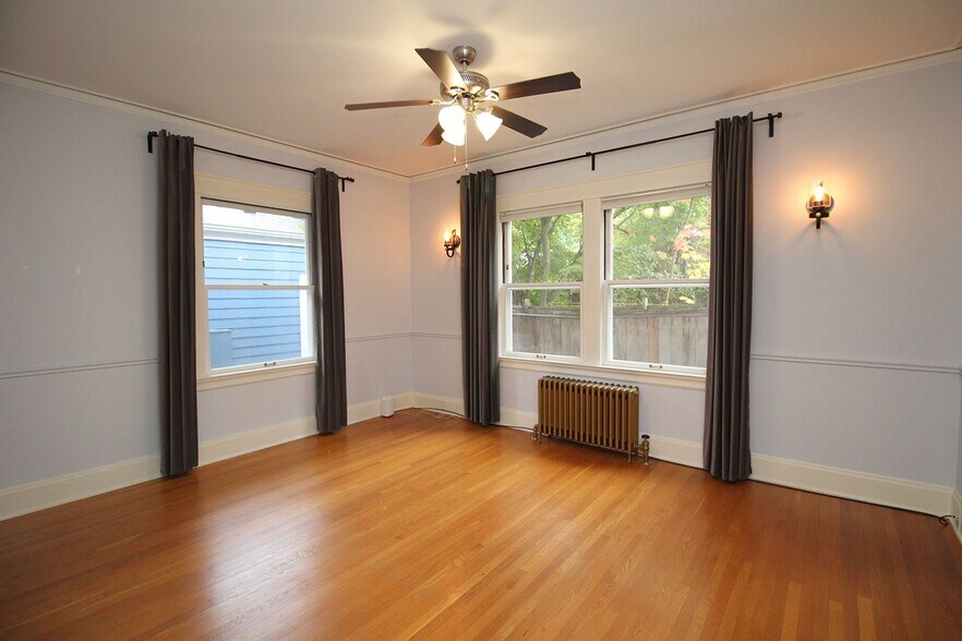 Building Photo - 803 NE Laurelhurst Pl