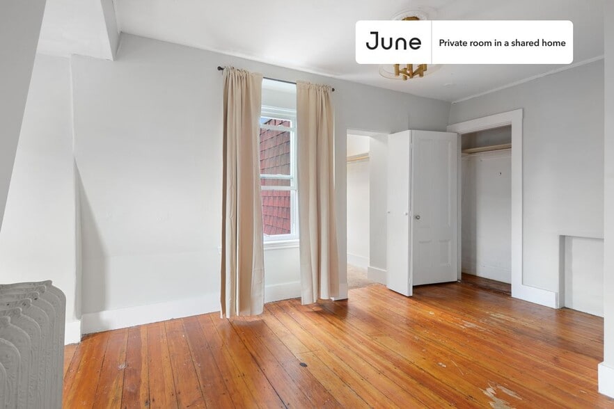 Building Photo - Room in Shared 4 bed/2.5 bath home