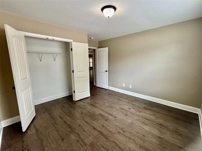 Building Photo - 4668 Hidden Creek Dr