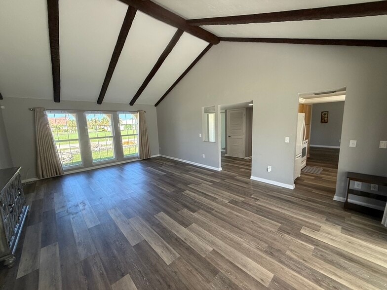Building Photo - 381 Ortega Ln