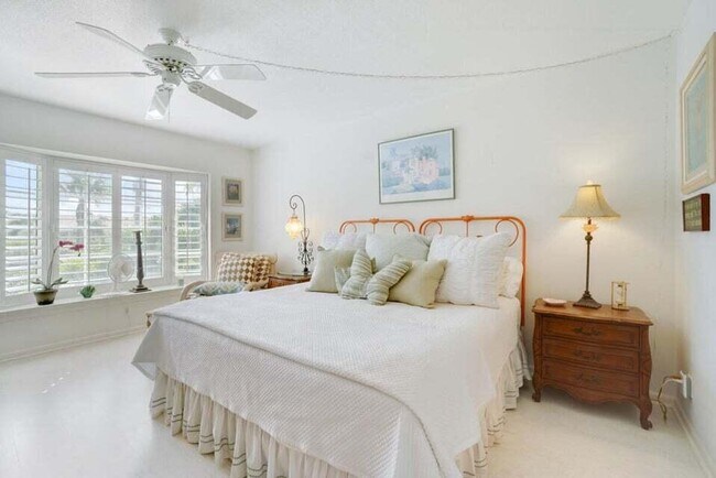 Building Photo - 475 Tequesta Dr