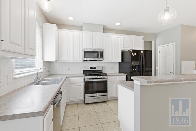 Building Photo - 4011 Travis Country Cir