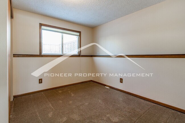 Building Photo - Split-level Home With Fenced Backyard and 2 Large Decks!