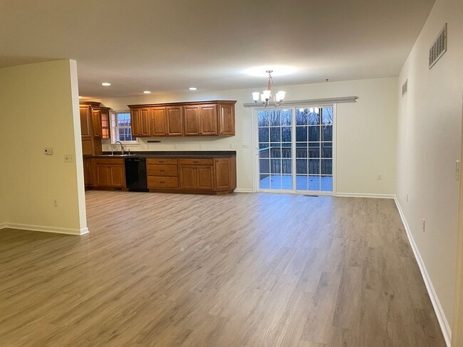 Building Photo - Beautiful 3 bedroom 2 bathroom Rancher in Great Manheim Location!