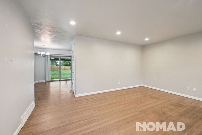 Building Photo - Spacious 5BR House in Aurora