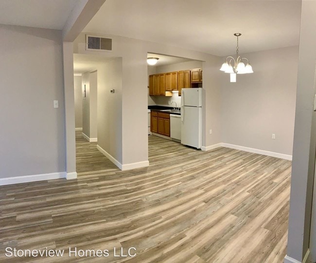 Building Photo - 724 Teasel Dr