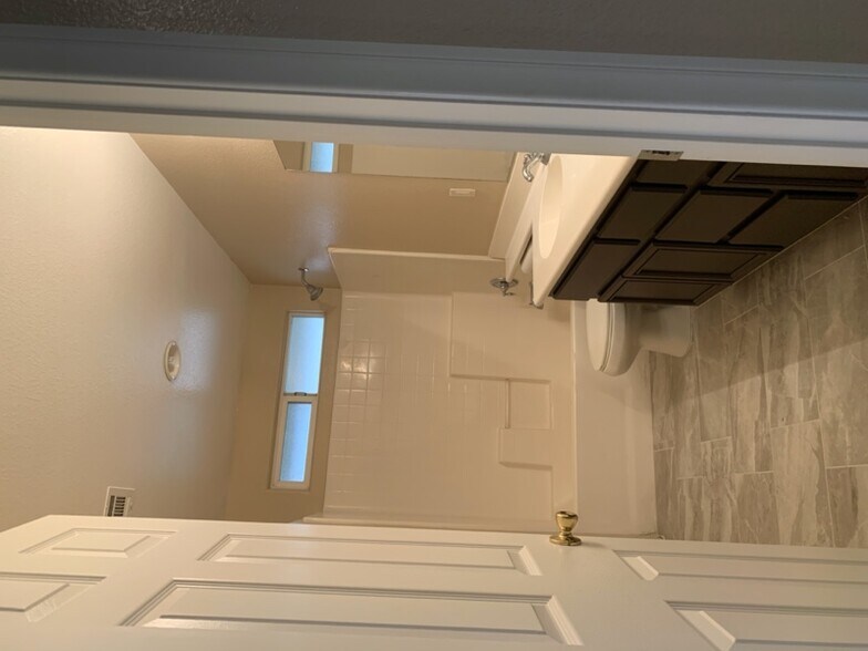 Building Photo - 9219 Canyon View Ave