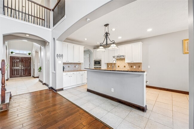 Building Photo - 8127 Edenwood Dr