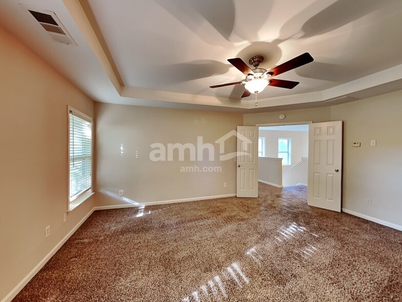 Building Photo - 5 Horseshoe Ln