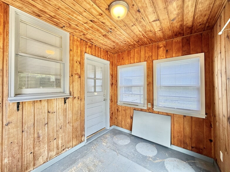 Building Photo - 1353 Euclid Ave