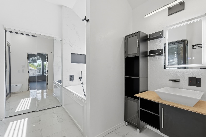 Building Photo - 4101 Watersedge Dr