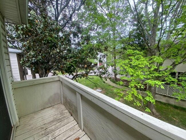 Building Photo - Wonderful Bellevue Condo in Creekside Meadows!