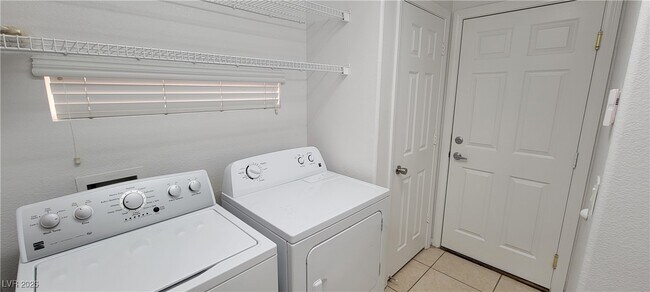 Building Photo - 10585 Medicine Bow St