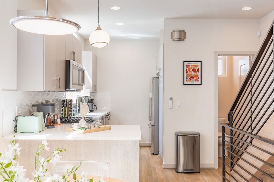 Building Photo - 2114 3rd Ave N