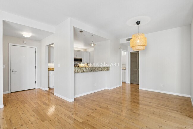 Building Photo - 1630 S Harbor Way