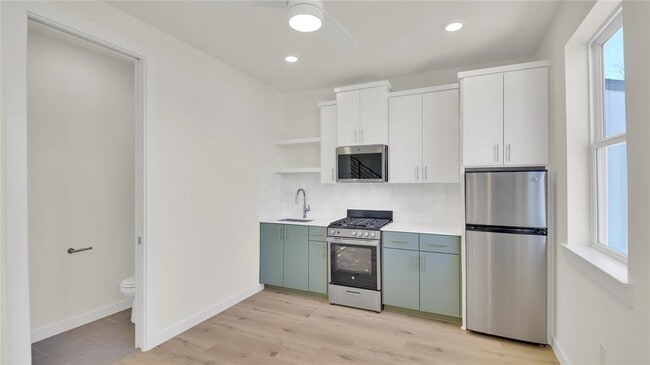 Building Photo - 6802 Montana St