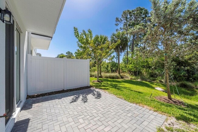 Building Photo - 210 Preserve Trl S