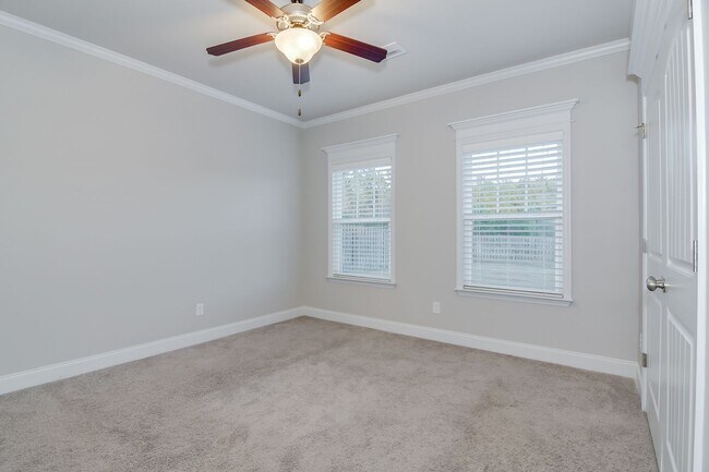 Building Photo - Large House in Grovetown!