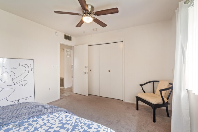 Building Photo - 13636 N Redwood Dr