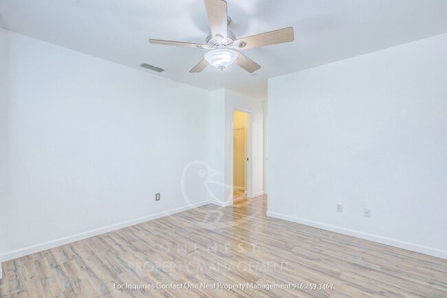 Building Photo - Huge home, Lincoln Crossing - walking dist...