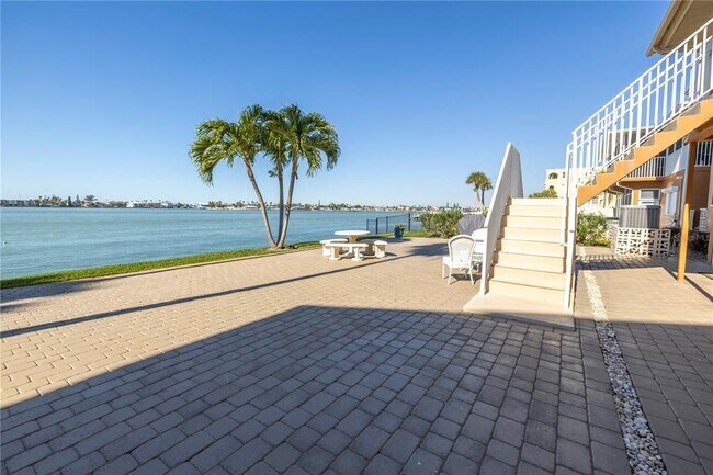 Building Photo - 800 Madonna Blvd