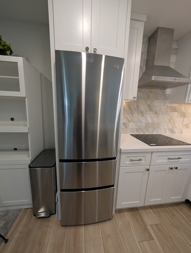 Building Photo - 8274 Beaver Lake Dr