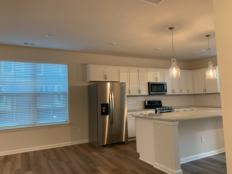 Building Photo - 12031Remarque Hill Rd