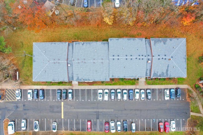 Building Photo - 1610 Green Hollow Dr