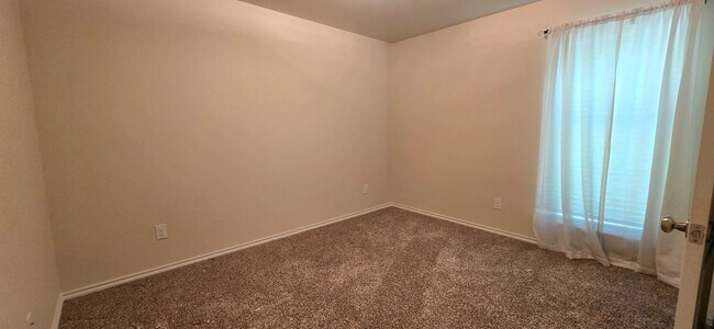 Building Photo - 1025 Pine Leaf Pl