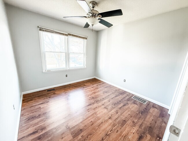 Building Photo - 208 Green Acres Dr