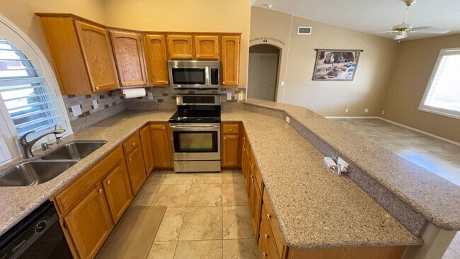 Building Photo - Sunland Springs Village