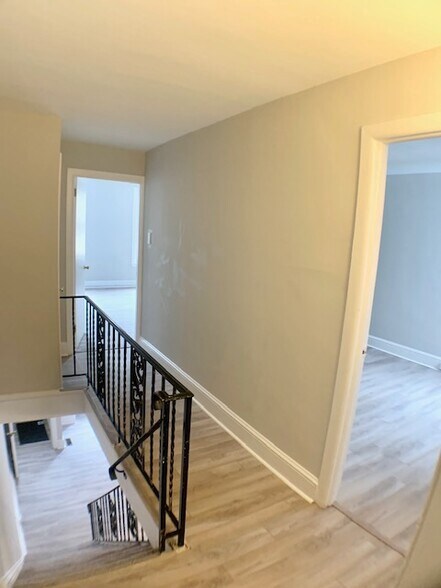 Building Photo - 164 Markle St