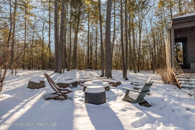 Building Photo - 70 Raybrook Dr