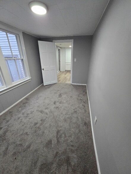 Building Photo - 76 E Litchfield Rd S