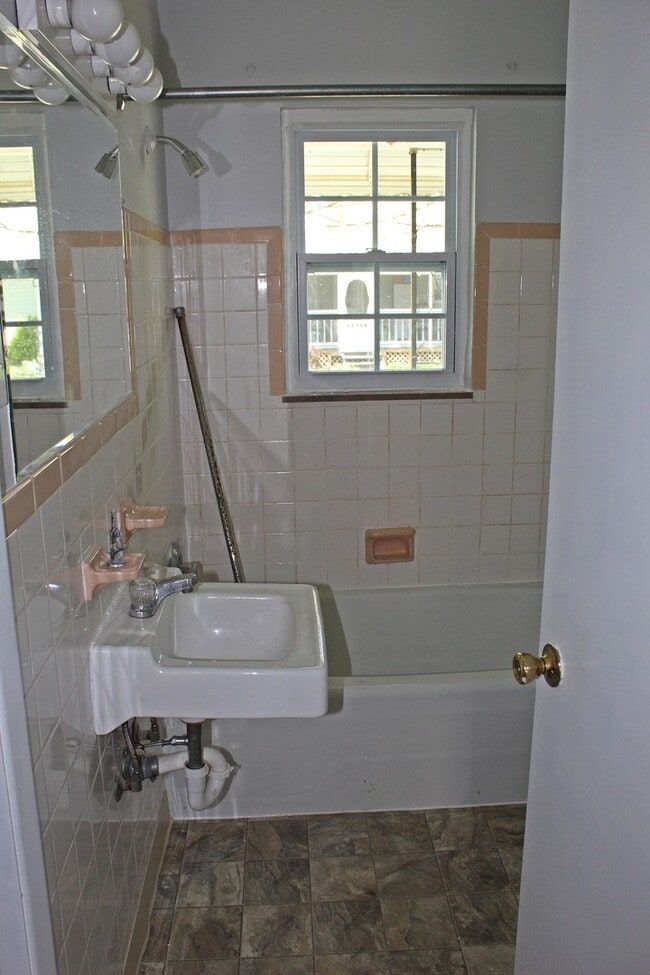 Building Photo - Alcoa City Rental Available Now