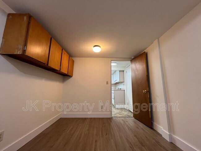 Building Photo - 1927 7th Ave N