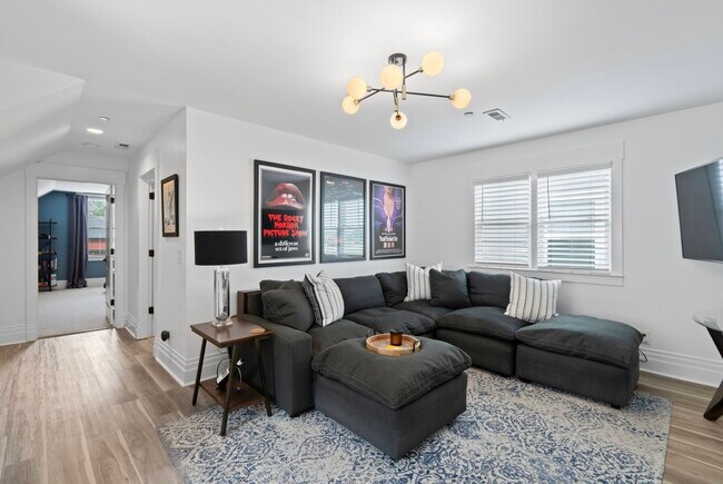 Building Photo - 315 Augusta Ave