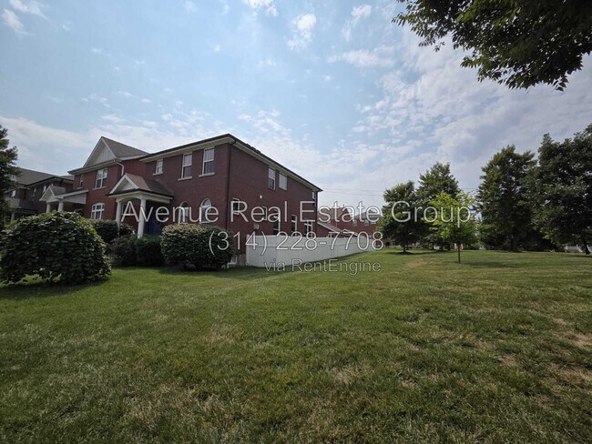 Building Photo - 3948 Blaine Ave