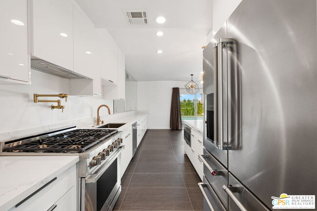 Building Photo - 73552 Feather Trail