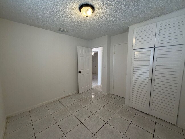 Building Photo - 161 NW 43rd Ct