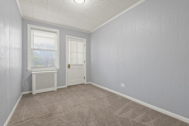 Building Photo - 2600 N Longwood St