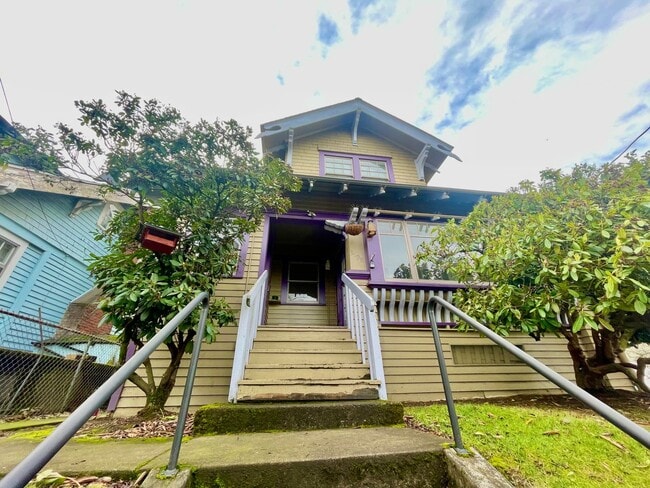 Building Photo - R0445