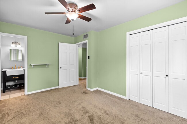 Building Photo - 326 S Barbara St