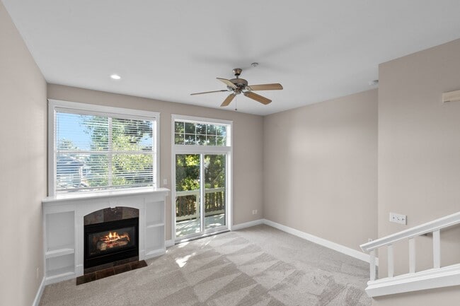 Building Photo - 3bd/3ba Seattle House