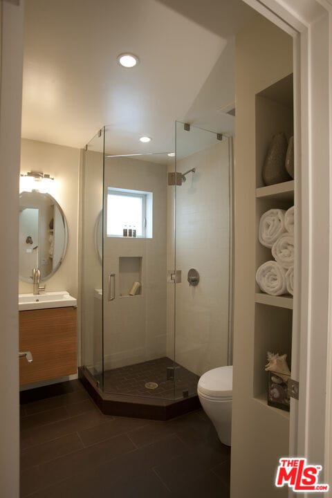 Building Photo - 737 Broadway St